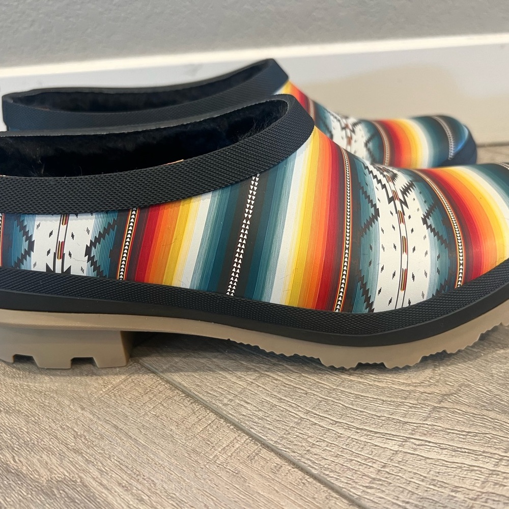 Pendleton Black Fleece-Lined Slippers